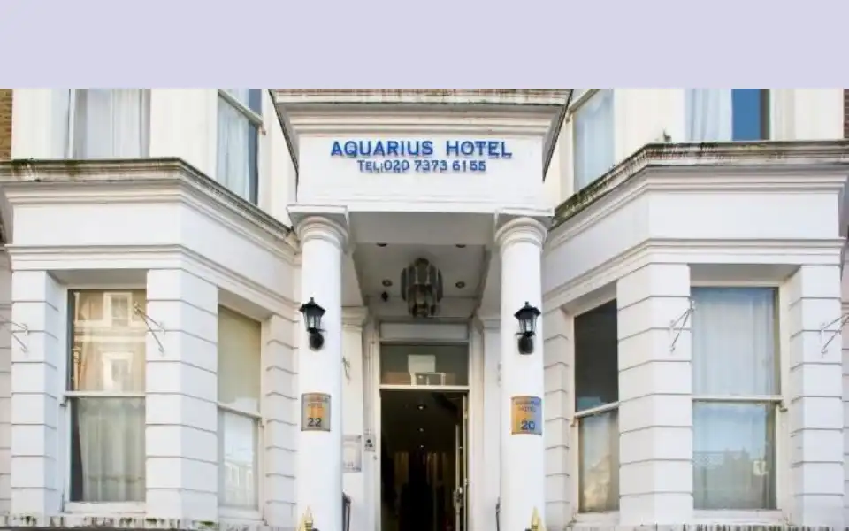 Screenshot of aquariushotel.co.uk