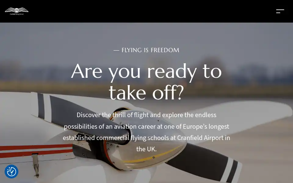 Screenshot of cranfieldflyingschool.com