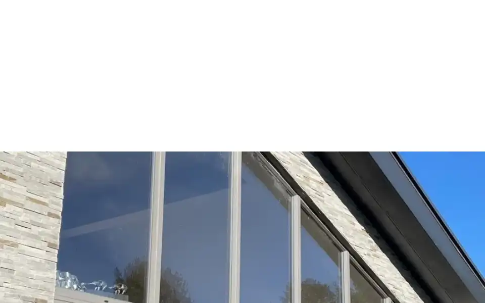 Screenshot of dgjoinery.org.uk