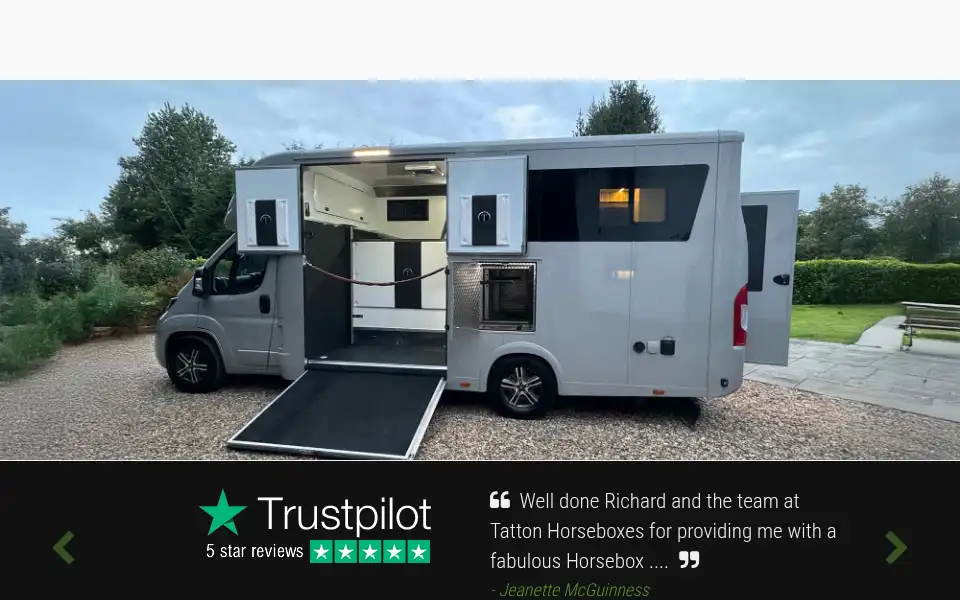 Screenshot of tattonhorseboxes.com
