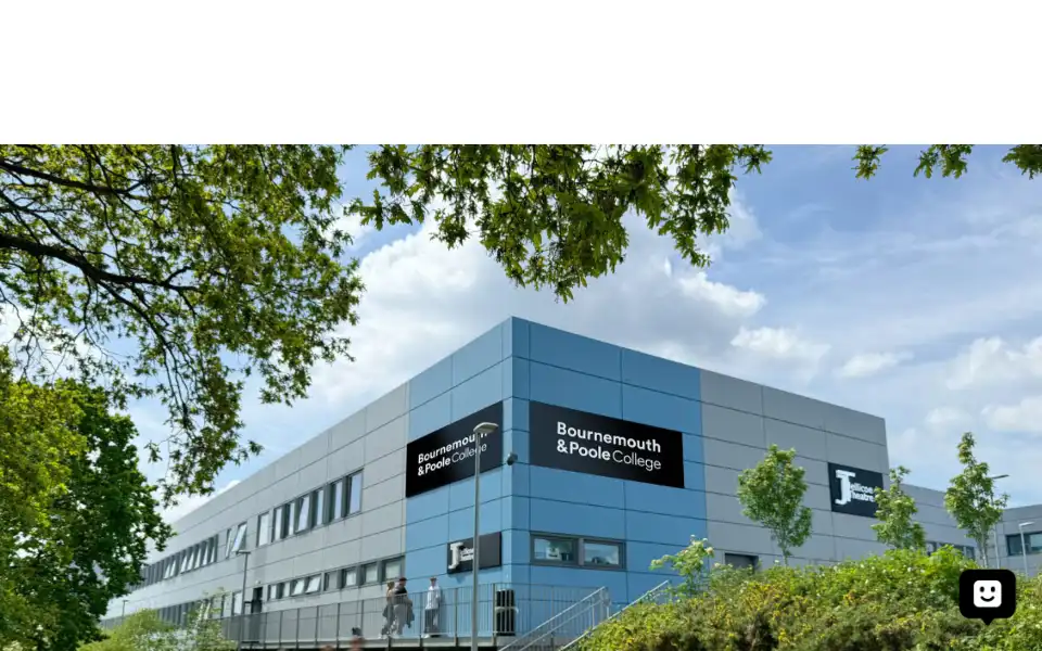 Screenshot of thecollege.co.uk