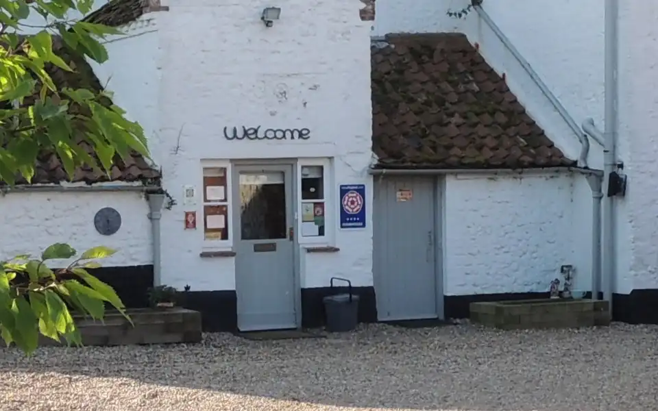 Screenshot of whitehallfarm-accommodation.com
